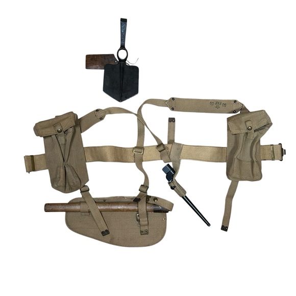 WWII British Army P37 Webbing Set Belt Pouches Entrenching Tool Bayonet 1950s - Picture 1 of 16